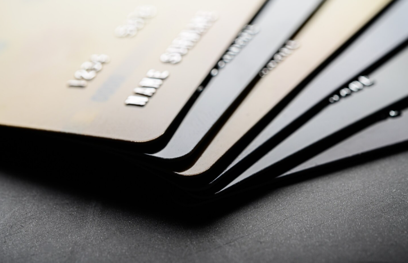 что делают банки, чтобы защитить дебетовые карты клиентов от мошенников